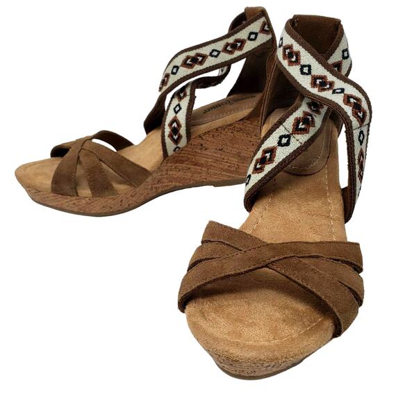 Minnetonka Shoes - NEW! Minnetonka Wedge Sandal - 7